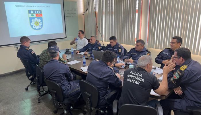 Comandos da PMAM realizam reunião para planejamento de segurança do 57º Festival de Parintins