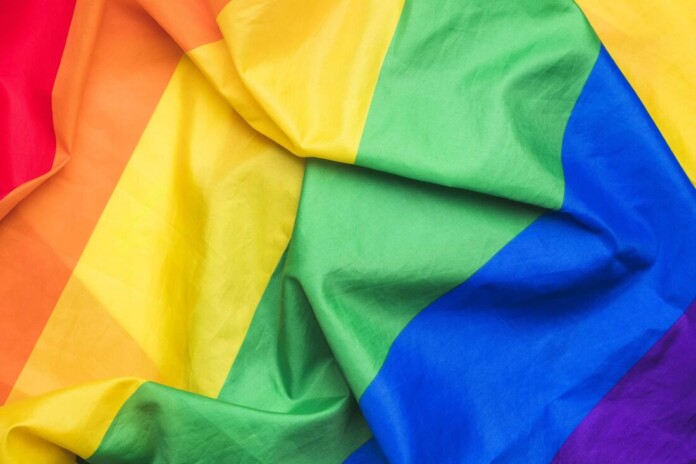 bandeira-gay-de-arco-iris-brilhante-min