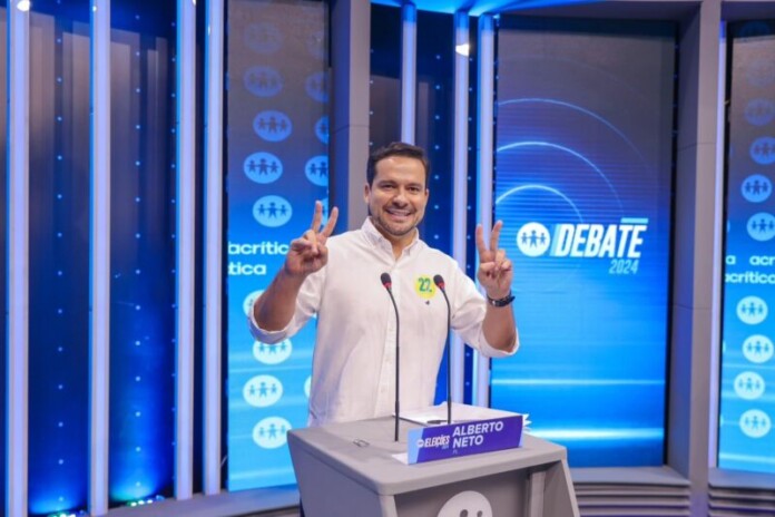 alberto-neto-leva-mensagem-de-mudanca-e-esperanca-ao-debate-da-tv-a-critica-1-e1729737843797