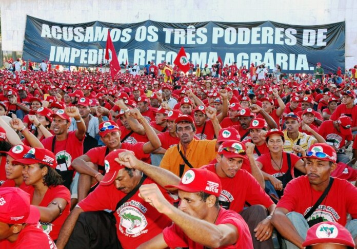 5o-Congresso-do-Movimento-dos-Trabalhadores-Rurais-Sem-Terra-MST-Brasilia-DF.-2007.-Foto-Joao-Zinclar-768x535-1