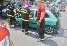 Corpo de Bombeiros resgata vítimas de acidente de trânsito no bairro Distrito Industrial