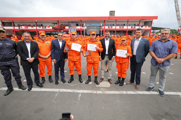 Wilson-Lima-realiza-formatura-de-200-novos-soldados-do-Corpo-de-Bombeiros-que-vao-reforcar-servico-operacional-no-Amazonas_Foto-Diego-Peres-Secom-5