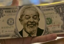 Após alta do dólar, deputado imprime notas da moeda com rosto de Lula
