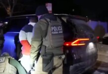 Agentes dos EUA realizam maior operação do governo Trump e prendem quase mil imigrantes em um dia
