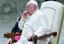 Papa Francisco continua em estado crítico, mas sem novas crises respiratórias