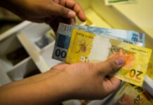 Após três meses em alta, inadimplência cai em dezembro, diz Serasa