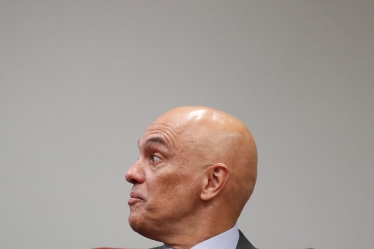 Moraes refuta críticas e nega que STF esteja condenando “velhinhas com a bíblia na mão”