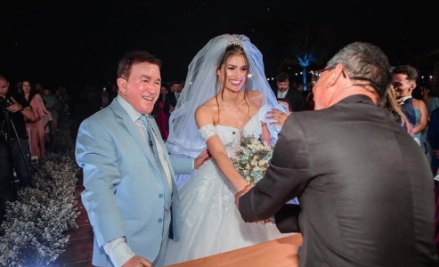 amado batista e noiva
