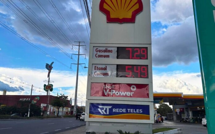 gasolina-em-manaus-chega-a-r-7