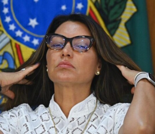 Janja pede desculpas por calor na COP30 e diz que equipe busca solução