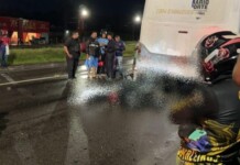 Motociclista e passageiro morrem ao bater em ônibus parado na Avenida das Torres