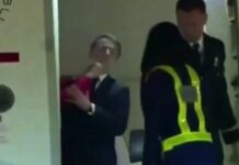 Presidente da França é agredido no rosto pela esposa durante desembarque; governo chama de “briguinha de casal”