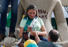 STF forma maioria para manter condenação de Débora Rodrigues, que escreveu “Perdeu, mané” na estátua da Justiça