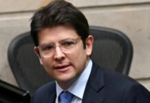 Adolescente acusado de balear presidenciável na Colômbia se diz inocente