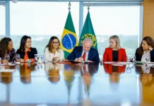 Lula interrompe evento no Planalto para lembrar Preta Gil com minuto de silêncio