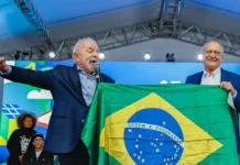 Lula chama Trump “para conversar” e reforça que Brasil quer negociar tarifa de 50%