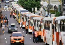 Rodoviários de Manaus suspendem greve após Justiça barrar fim do pagamento em dinheiro