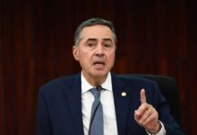 Filhos de Barroso estariam abrigados em consulado, diz jornalista