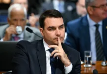 Flávio Bolsonaro apresenta novo pedido de impeachment contra Alexandre de Moraes no Senado