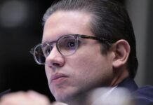 Bolsonaristas ameaçam pedir aos EUA revogação do visto de Hugo Motta