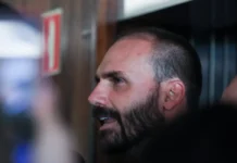 Licença de Eduardo Bolsonaro termina neste domingo e faltas voltam a ser contabilizadas pela Câmara