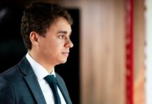 TRE-MG acolhe denúncia que pode tornar Nikolas Ferreira inelegível por 8 anos