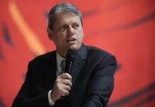 Primeiro ato, se eu for presidente, será conceder indulto a Bolsonaro, diz Tarcísio