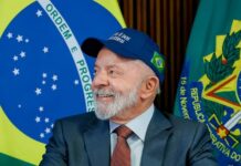 Lula retoma boné ‘anti-Trump’ e critica Eduardo Bolsonaro em reunião ministerial
