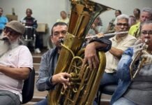 Projeto de extensão Banda de Música 60+, da UEA, inicia ensaios musicais para alunos da terceira idade