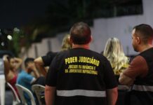 Bares são autuados ao serem flagrados vendendo bebida alcoólica para adolescentes durante Central Integrada de Fiscalização