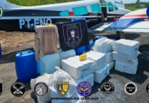 Polícia intercepta avião com 400 kg de maconha e cocaína no interior do Amazonas