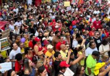 Milhares de pessoas protestam em Manaus contra PEC da Blindagem e anistia