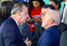 Omar Aziz participa de sanção de lei que garante energia elétrica gratuita para famílias de baixa renda