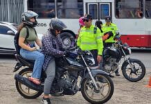 Operação de fiscalização aborda 673 motociclistas e remove 29 veículos irregulares em Manaus