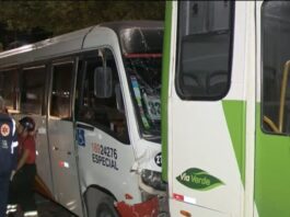 Micro-ônibus bate em coletivo e deixa nove feridos na Avenida Rodrigo Otávio em Manaus