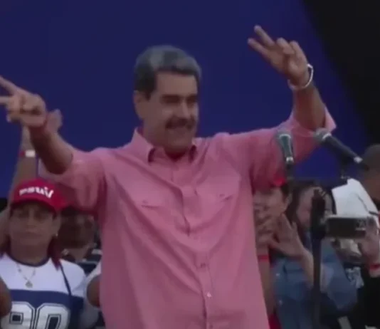 Maduro canta “Imagine” em comício e pede que EUA não ataquem a Venezuela