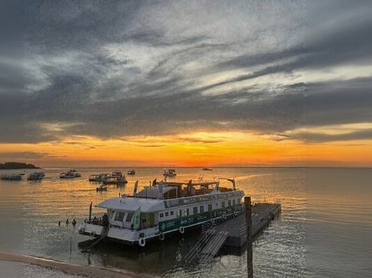 UEA na COP30: expedição científica da universidade monitora qualidade das águas amazônicas em rota até Belém