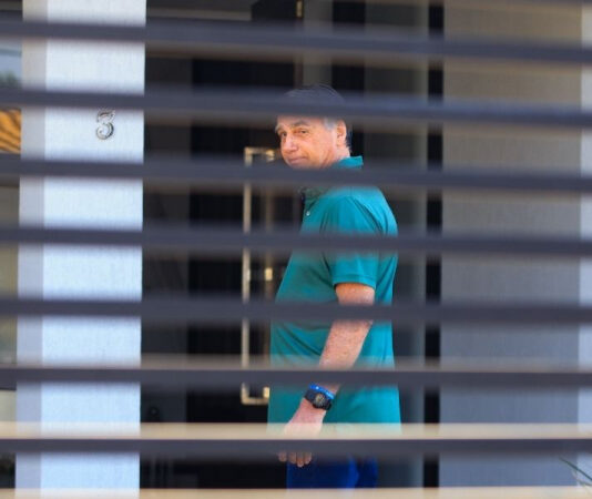 Bolsonaro é submetido à cirurgia para tratar hérnia inguinal bilateral em hospital de Brasília