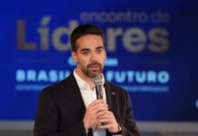 Eduardo Leite projeta 2026 e diz que Tarcísio deve ‘deixar o bolsonarismo e vir mais ao centro’