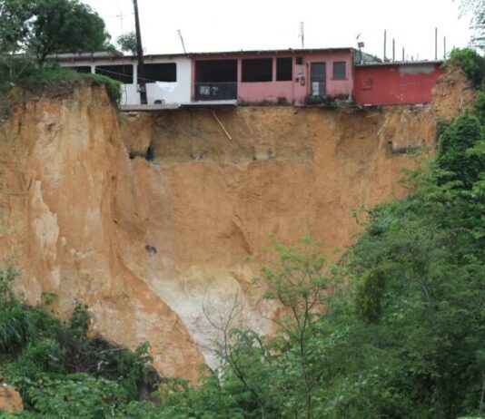 Cratera volta a ceder no Conjunto Canaranas e interdita cinco casas na Cidade Nova