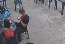 Homem acende cigarro em posto de combustíveis e provoca incêndio durante descarregamento