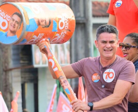 Em meio a 70% de rejeição, David Almeida chama de “otário” quem acredita nas pesquisas sobre sua gestão
