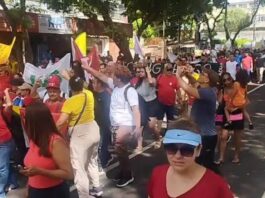 Protesto ocupa a Getúlio Vargas em defesa da punição a golpistas em Manaus