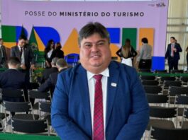 Presidente David Reis participa da posse do novo ministro do Turismo em Brasília