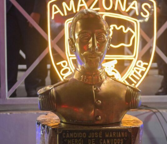 PMAM homenageia data de retorno da Guerra de Canudos e concede medalhas a servidores da Segurança Pública