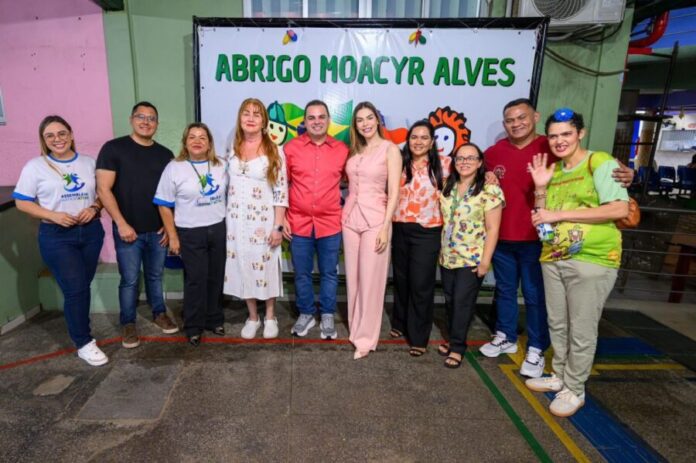 Roberto-Cidade-acompanha-entregas-do-Assembleia-Participativa-a-instituicoes-sociais-de-Manaus-1-1024x682