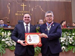 Sob comando do presidente Roberto Cidade, 26 personalidades recebem a Medalha da Ordem do Mérito Legislativo na Aleam