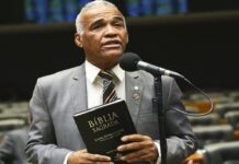 Deputado “ex-gay” quer criar ‘Dia do Orgulho Hétero’