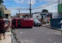Colisão entre carro e moto deixa ferido e provoca tombamento na Zona Norte de Manaus