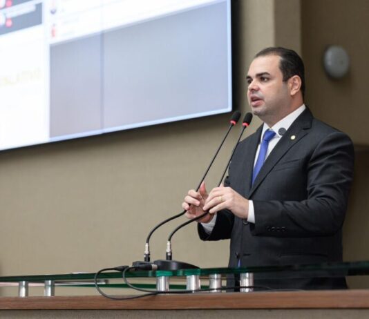 Roberto Cidade apresenta Projeto de Lei para proteger consumidor de taxas ocultas em hospedagens